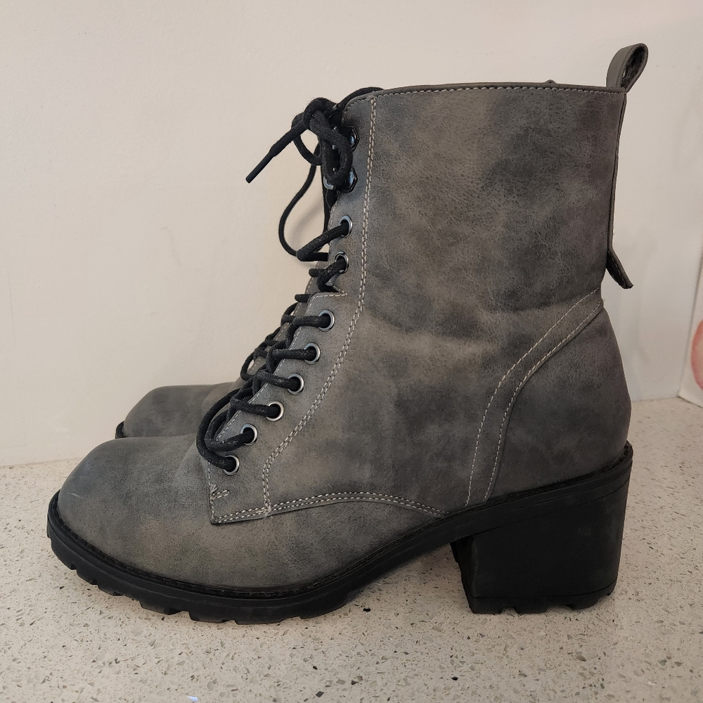 Maurices gray combat style boots sz 9.5